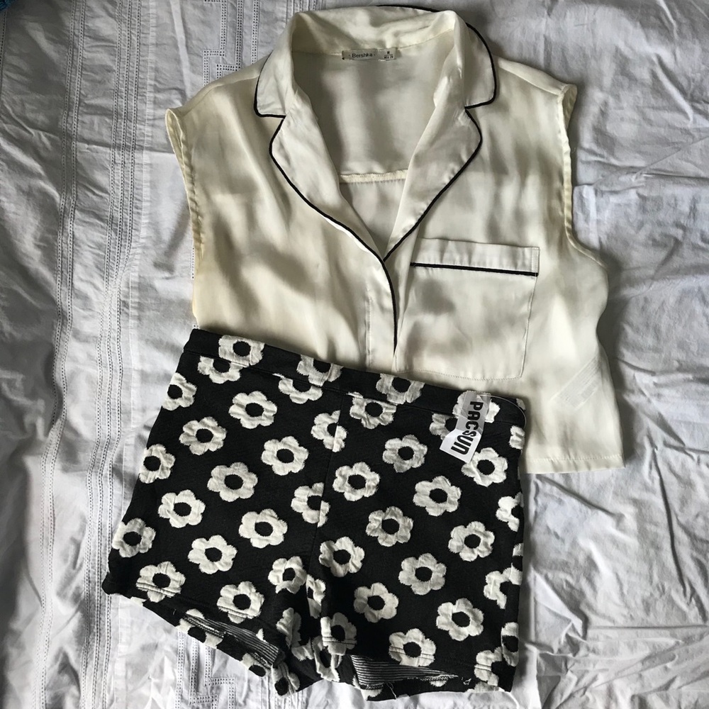 Pacsun flower embroidered mini shorts